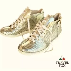 BNWB TRAVEL FOX MALIBU GOLD SIZE 11